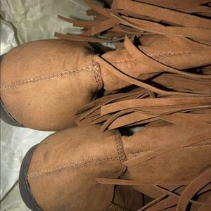 Brown boots with strings